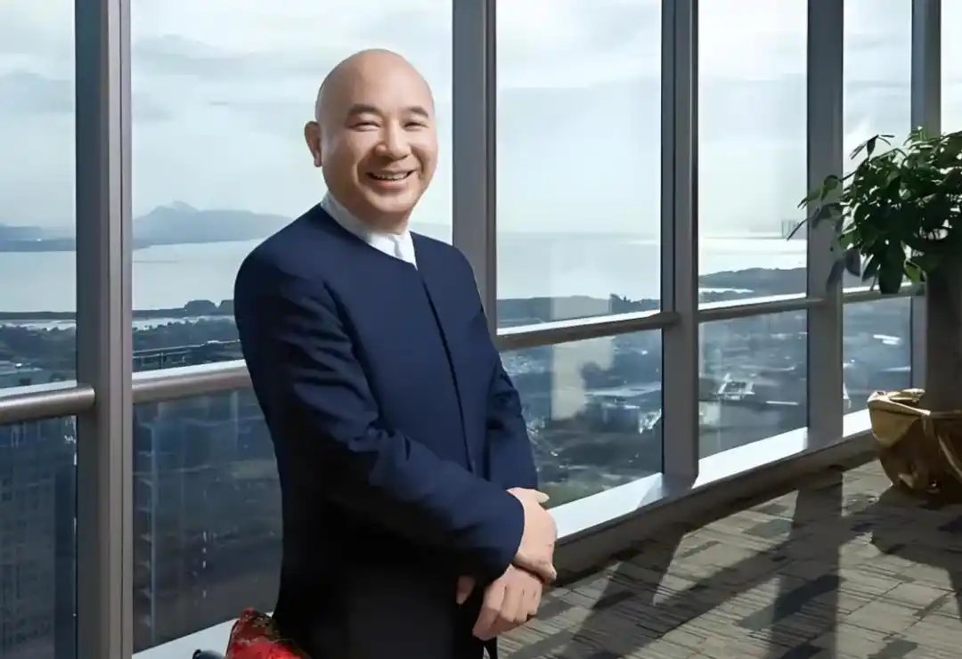他曾是世界铜王。

手握全球十万亿矿产，年营收超 7000 亿。

却在 2024 年，从中国 500 强企业名单上悄然消失。

这是王文银的故事：

从 500 元闯深圳，到站上财富巅峰，再到突然跌落的隐形首富传说hynmyj.blogspot.com/2025/05/7000-2…