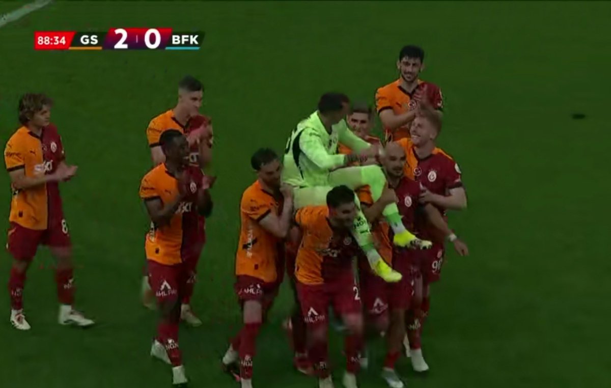 GÜLE GÜLE EFSANE <a href="/1_Muslera_25/">Fernando Muslera</a>
