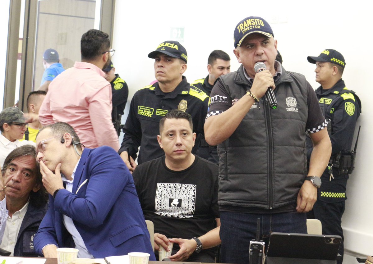 Alcaldía de Floridablanca (@alcaldiafblanca) on Twitter photo ¡Mesa de concertación con motociclistas!
Para escuchar y construir acuerdos con los representantes del gremio, <a href="/DTFloridablanca/">TransitoFloridablanca</a> junto a la Secretaría del Interior, participaron en la mesa de concertación derivada de la decisión del Juez 15 de prohibir el parrillero hombre. ¡Mesa de concertación con motociclistas!
Para escuchar y construir acuerdos con los representantes del gremio, <a href="/DTFloridablanca/">TransitoFloridablanca</a> junto a la Secretaría del Interior, participaron en la mesa de concertación derivada de la decisión del Juez 15 de prohibir el parrillero hombre.