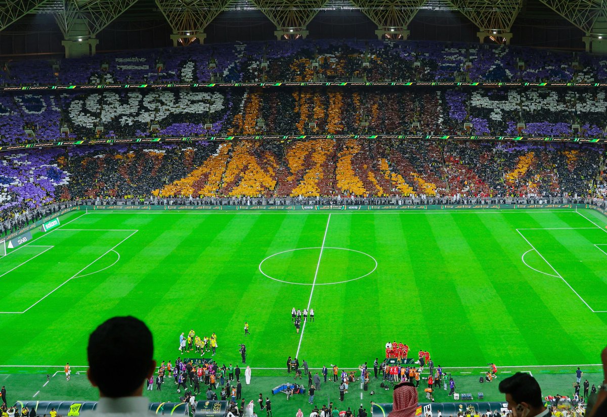 Saudi2034AR's tweet image. هوية #السعودية34 حاضرة في ليلة الذهب.. ليلة #أغلى_الكؤوس 🏆🇸🇦
#معًا_ننمو