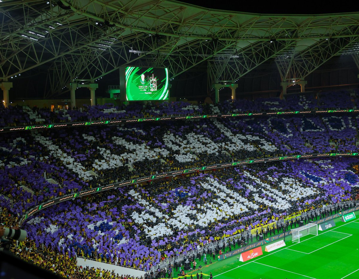 Saudi2034AR's tweet image. هوية #السعودية34 حاضرة في ليلة الذهب.. ليلة #أغلى_الكؤوس 🏆🇸🇦
#معًا_ننمو