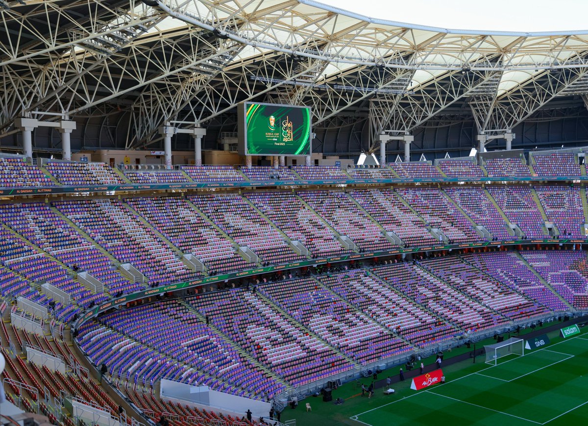 Saudi2034AR's tweet image. هوية #السعودية34 حاضرة في ليلة الذهب.. ليلة #أغلى_الكؤوس 🏆🇸🇦
#معًا_ننمو