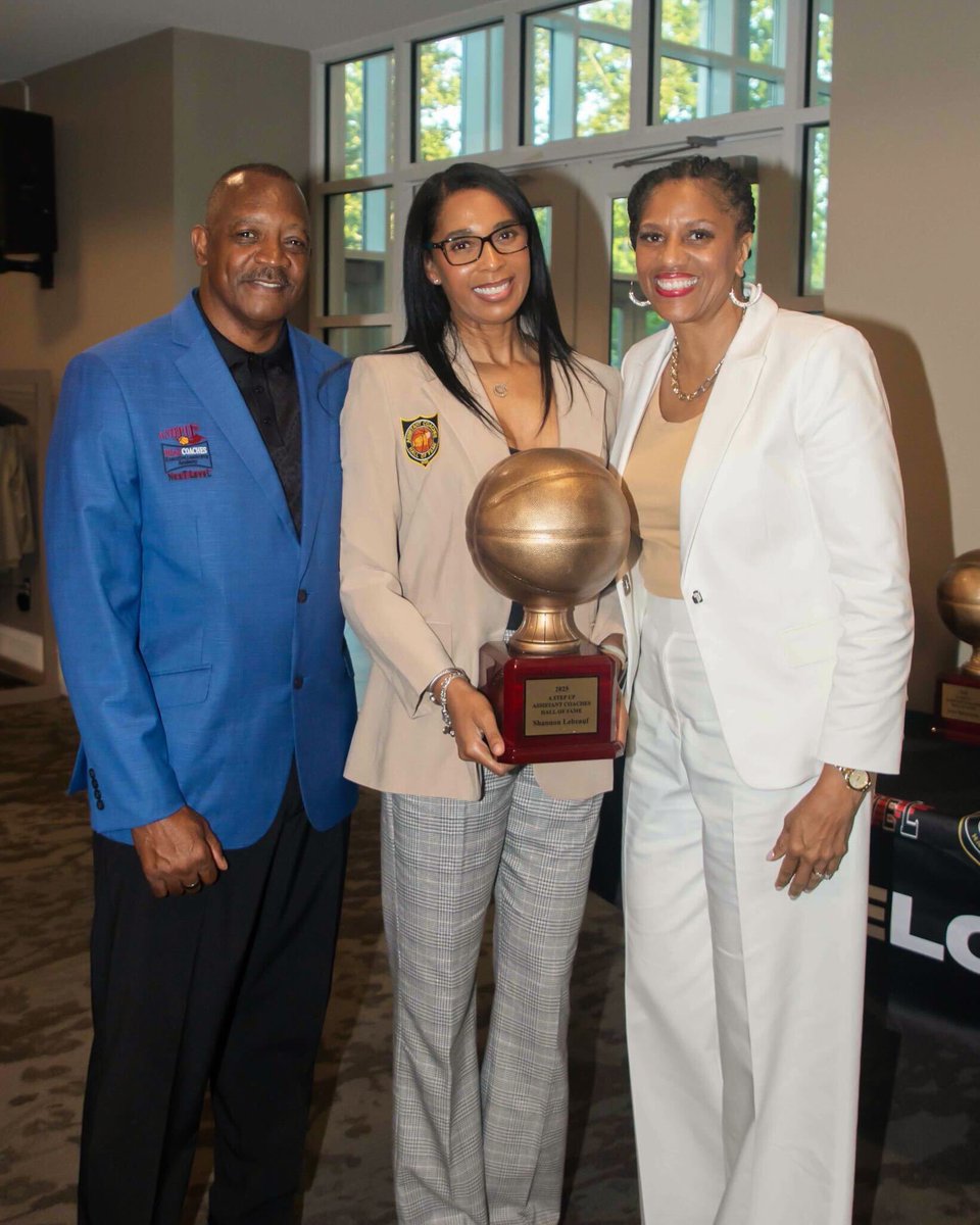 UCLA Women's Basketball (@uclawbb) on Twitter photo A huge congrats to Coach Shannon, who was inducted into the <a href="/AStepUpFHA/">A Step Up, Inc.</a> Assistant Coaches Hall of Fame in the Class of 2025! ๐คฉ๐๐
#GoBruins A huge congrats to Coach Shannon, who was inducted into the <a href="/AStepUpFHA/">A Step Up, Inc.</a> Assistant Coaches Hall of Fame in the Class of 2025! ๐คฉ๐๐
#GoBruins