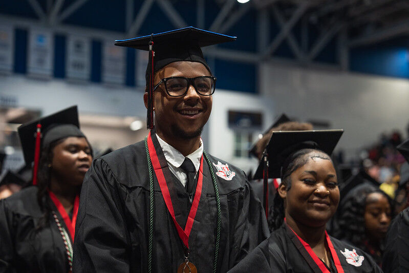 Terry Parker HS seniors graduate as part of the 93.5% graduation rate among traditional district high schools. 🎓

Tag us in your favorite memories or moment from this school year! 📸 

#TeamDuval #ClassOf2025 #DuvalProud