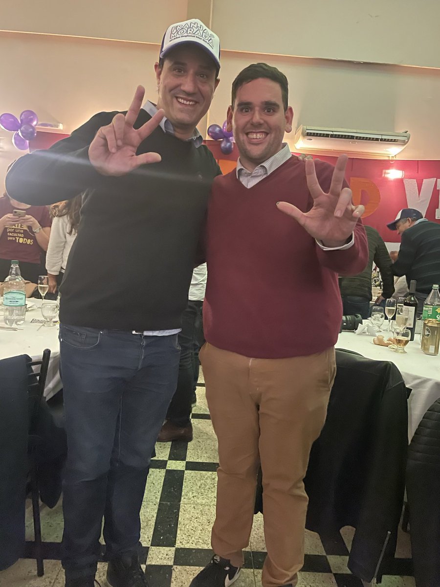 Feliz cumpleaños <a href="/MaxiAbad/">Maxi Abad</a> ! 🎉 
Como hace quince años, el orgullo de ser parte de este grupo político y compartir con vos la pasión por lo que nos une.
Por muchos años más de militancia y proyectos colectivos! 💪🏼
Siempre juntos a vos! 🇸🇪 🇵🇱