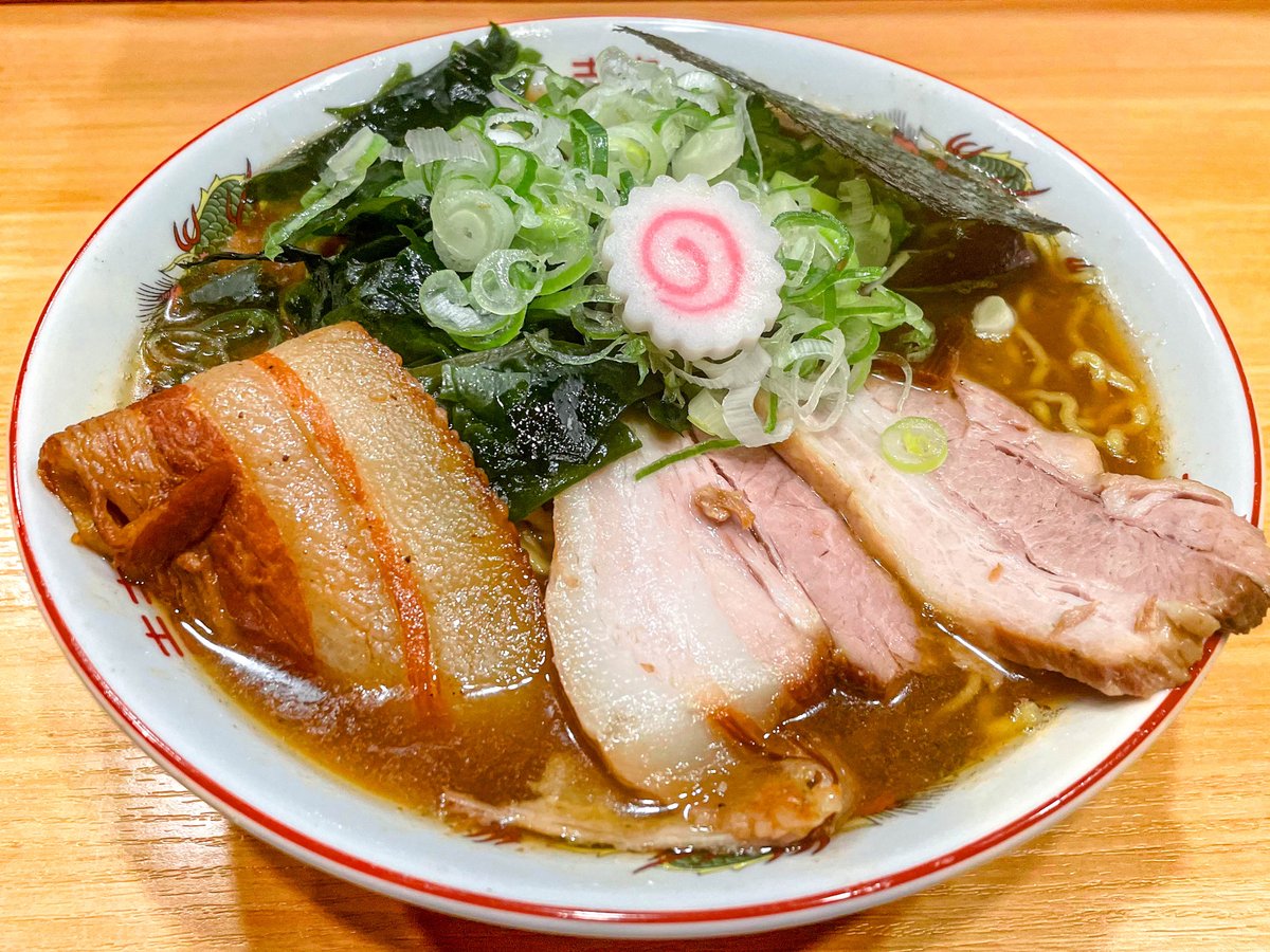 kugai_____'s tweet image. 麺や六等星@稲田堤
海を感じて醤油らーめん (途中でデーモン召喚Ver)
悪魔召喚前は烏賊肝・牡蠣など海の素材を十二分に感じる分厚い出汁で、中盤悪魔召喚の衝動を抑え切れず呪文を唱えると、塩味と重厚な出汁がバチバチにスパーク。激ウマ🌟悪魔肉も最高。
6️⃣さんの独自進化の😈を頂け大満足💯‼️