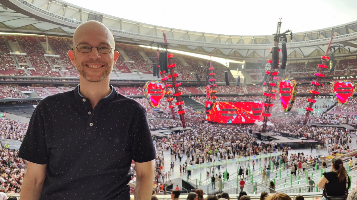 Current status: #EdSheeran concert in Madrid 🎸🤘