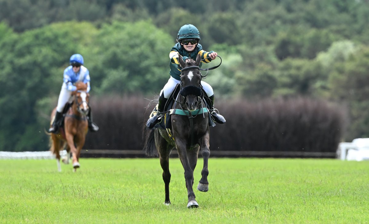 All photos from Exeter's pony racing yesterday can now be viewed on my website: francescaaltoft.co.uk/exeter-pony-ra…

There's a lot so I split them up by race - hit "go to link" under each gallery thumbnail to view the gallery 📸