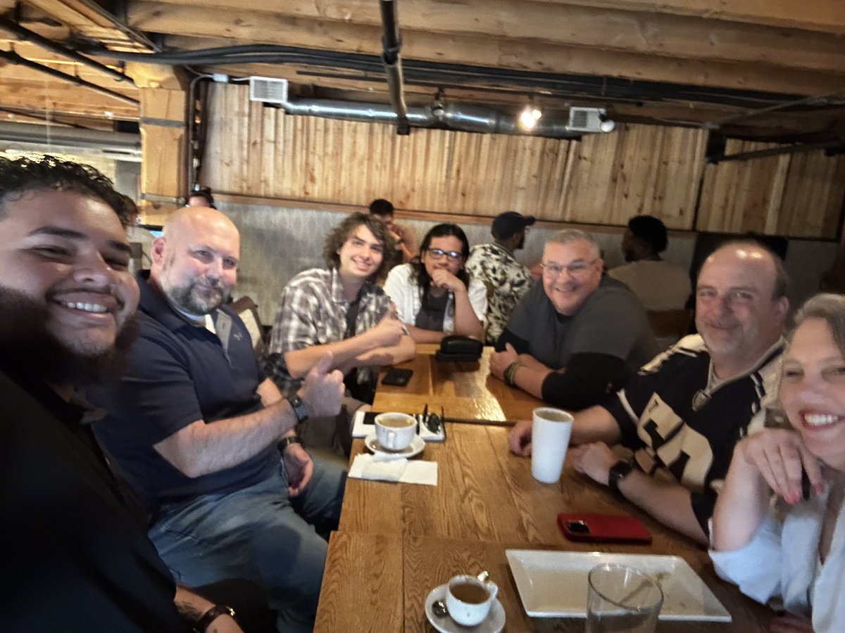 Had a great time chatting with like minded folks about all things politics! Local issues, national initiatives, communities and more! 

A month ago we had 3 people here for the first group. 

This time around, for number 2, we’re at 11 people! 

I wonder what next month will look