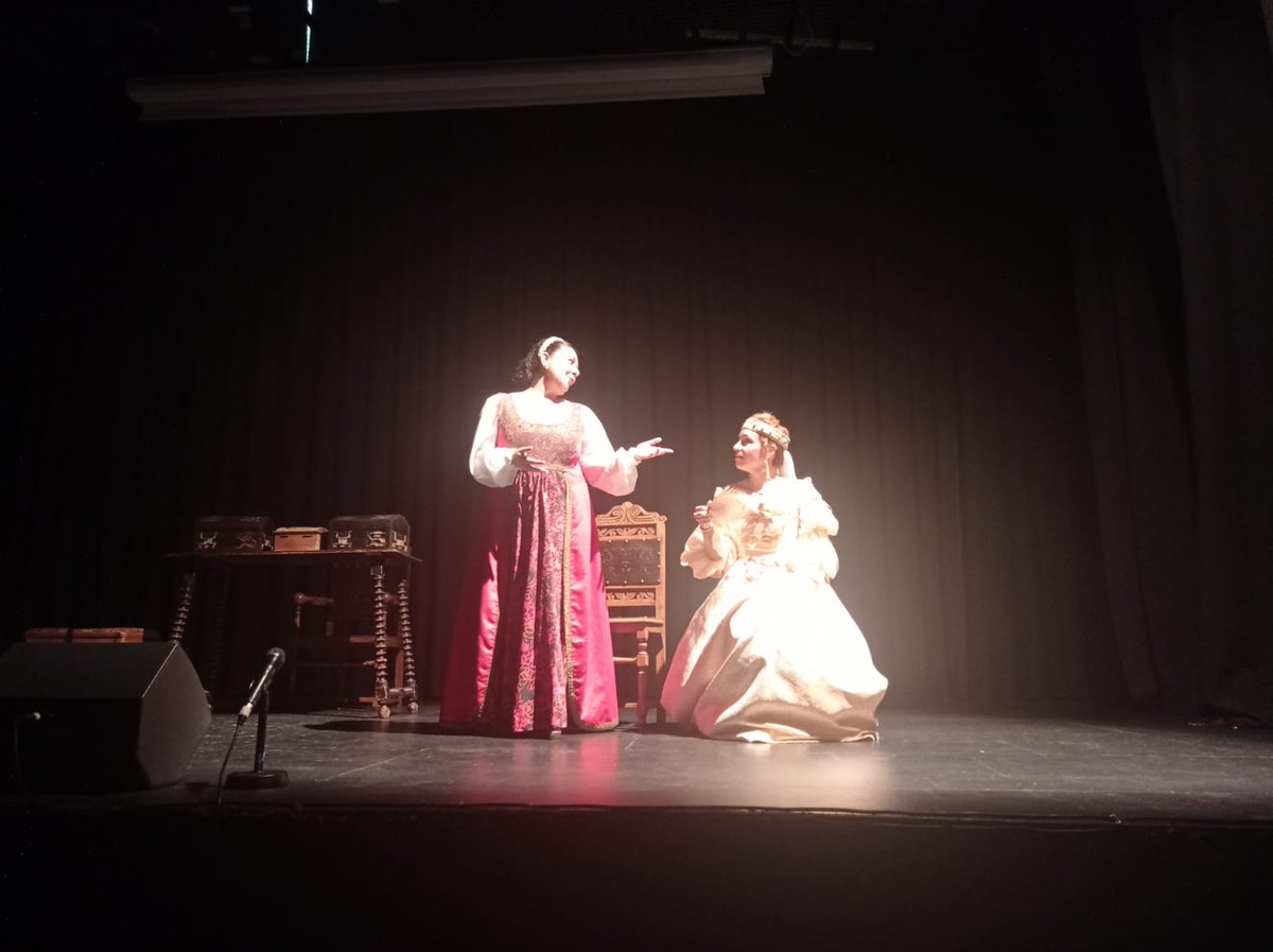 El mercader de Venecia ha llegado a Pajarillos gracias a la compañía Arcón de Olid. Una estupenda tarde ( a resguardo de la tormenta) con un llenazo en el centro cívico. #despiertapajarillos