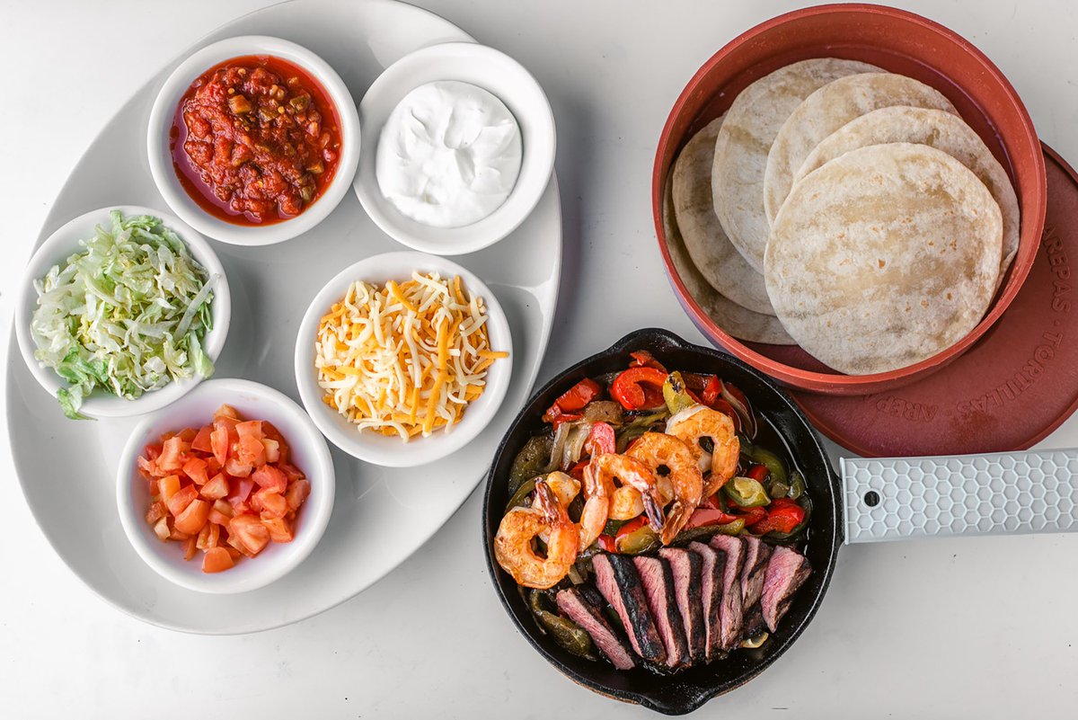 Fridays are for ... 🍹 + foooooddddd

#drinkatjoes