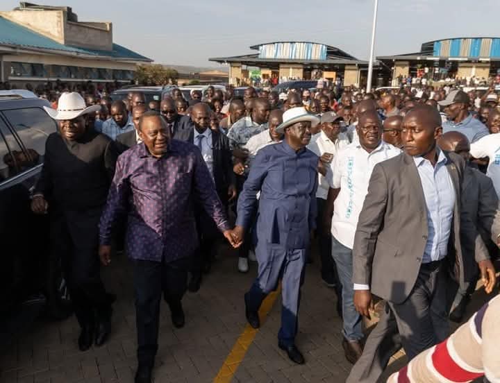 jmuragengunjiri's tweet photo. The man on the left is always a president, and the man on the left is always Raila Odinga
||Ruto Delivers | Thiong'o| #StageManaged | #homabayfocus | Koimburi Production| Kalonzo https://t.co/G06lPnUJmT