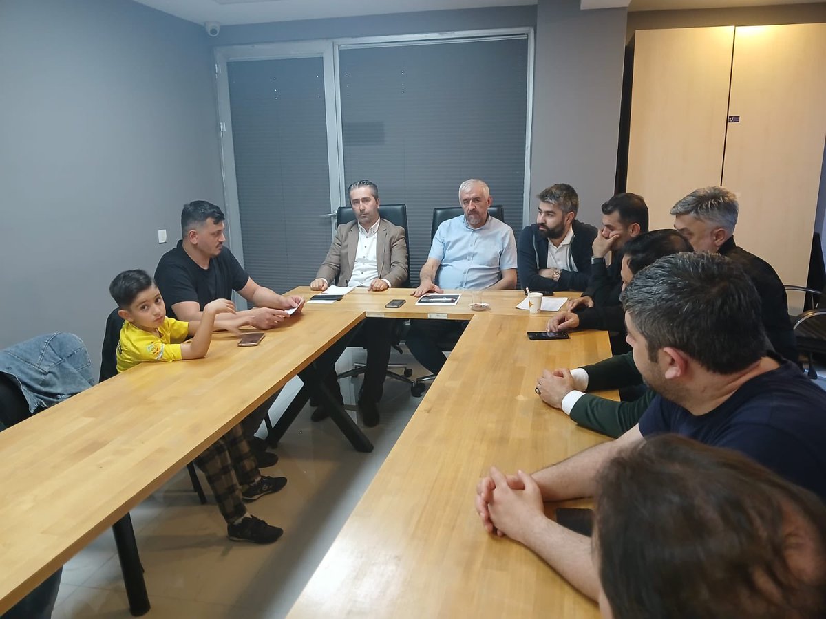 AkPartiGngren's tweet photo. Mareşal Çakmak Mahalle başkanı 
Kadir ÖZDEN başkanlığında teşkilat mensuplarımızın katılımı ile haftalık mahalle toplantımızı gerçekleştirdik

@abdullahozdemir 
@dvrnyalcinkaya https://t.co/FQ1cH2dlzp