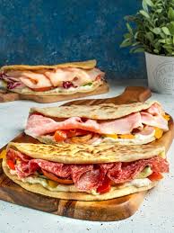 YoStoConTarabas's tweet photo. POST DI APPREZZAMENTO SULLE PIADINE PERCHÉ È IL CIBO DEGLI DEI https://t.co/ksFs4SR4RQ