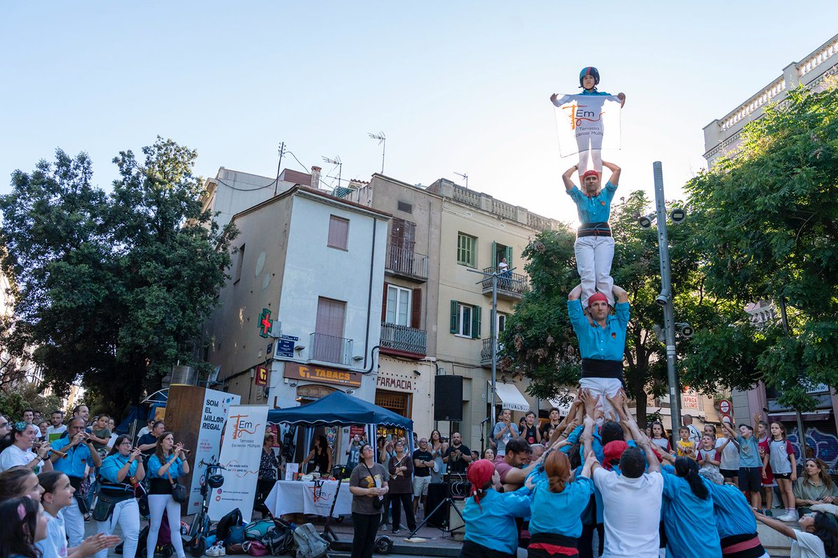 jordi_ballart's tweet photo. 🧡 Avui la Pl. Vella s’ha omplert de força i esperança amb Terrassa Esclerosi Múltiple pel Dia Mundial d'aquesta malaltia.

🏛️ Aquesta nit, il·luminarem de taronja l'Ajuntament i la Dona Treballadora com a símbol de compromís amb la recerca i el suport a les persones afectades. https://t.co/NsSCXCyO6J