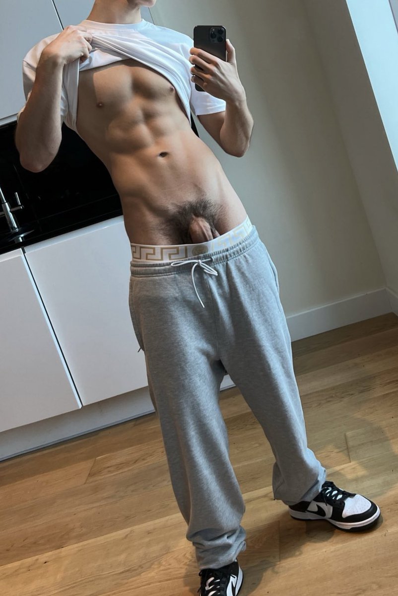 hotlikevideo's tweet photo. 想吃吗？
#腹肌大鸡吧 #体育生s #白袜粗口 #臭脚体育生 #大鸡吧直男 #体育生原味 https://t.co/b7iiQcJmlQ