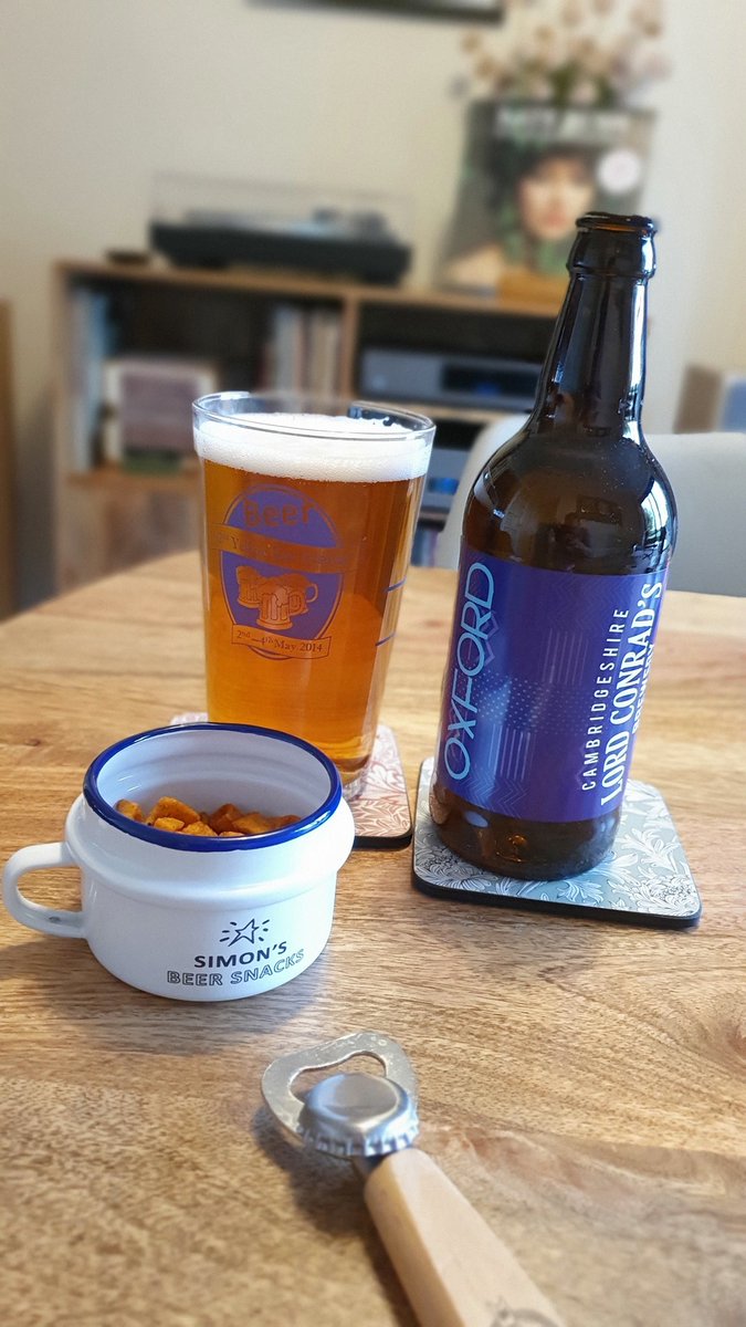 moneight's tweet photo. The excellent Oxford from @LordConrads and some nibbles in my delightful new #beersnacks pot (from the wife). #FridayNighter ππΌπ» https://t.co/IH1Vpi7fWK