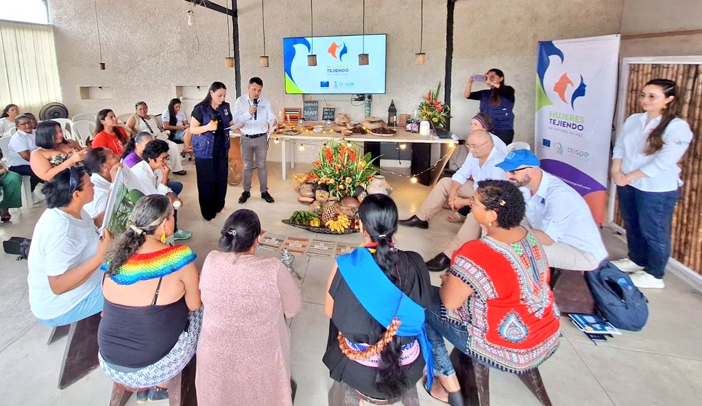 GBertrand_UE's tweet photo. Las mujeres del Putumayo han sido pioneras en construir paz, empoderamiento económico y políticas públicas de equidad de género. Sólo admiración por nuestras grandes aliadas @mujertejedora y por la nueva generación, con la energía contagiosa de su batucada. #ElPoderDeEllas 🇪🇺🕊️🇨🇴 https://t.co/6ZDaOVEqai