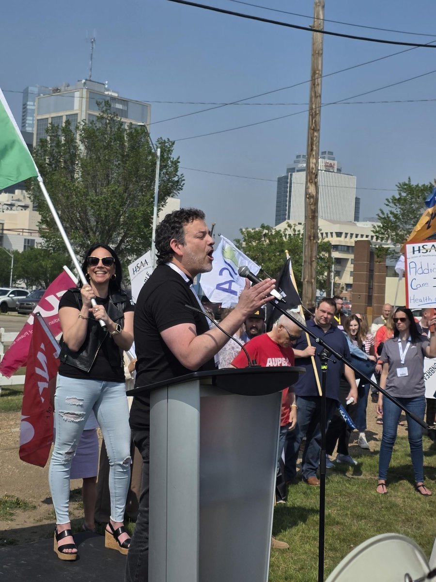 ABFedLabour's tweet image. Downtown Edmonton was thumping today with #solidarity for @HSAAlberta workers! @gilmcgowan @cori_longo