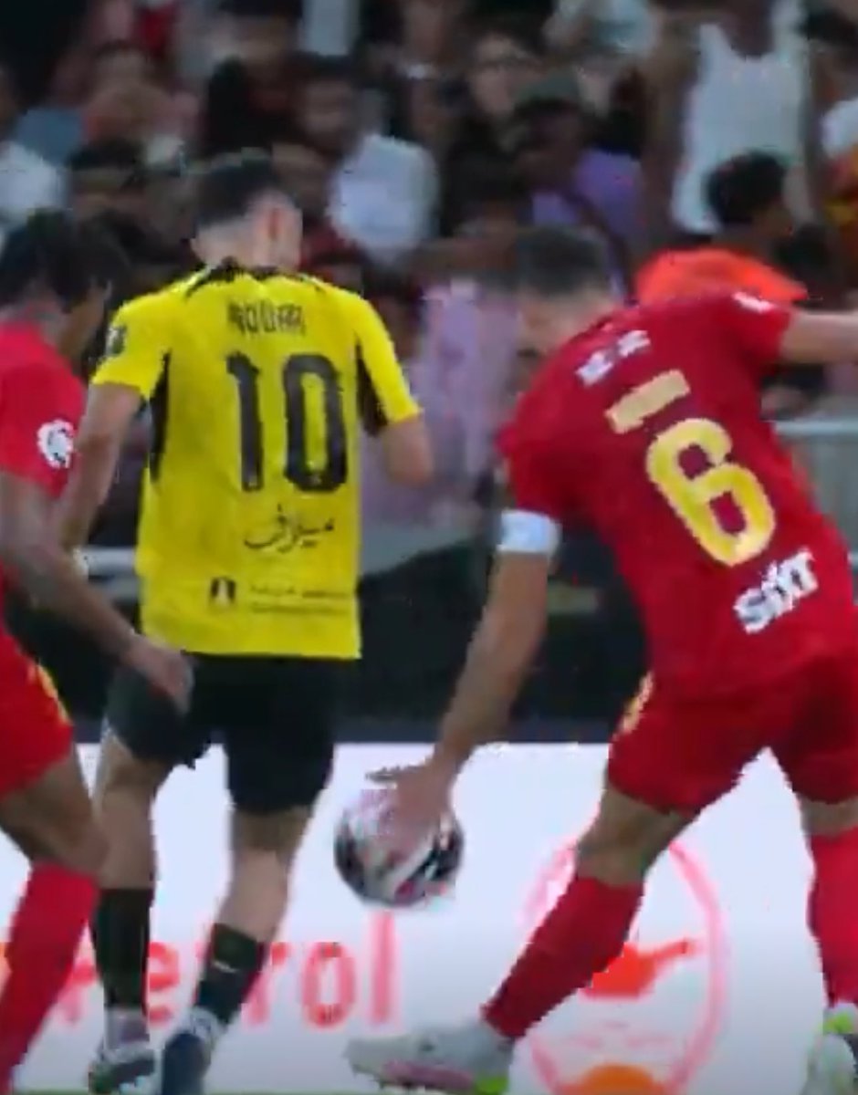 اسهل ضربة جزاء !!!!

الحكم كارثه 

 #الاتحاد_القادسية