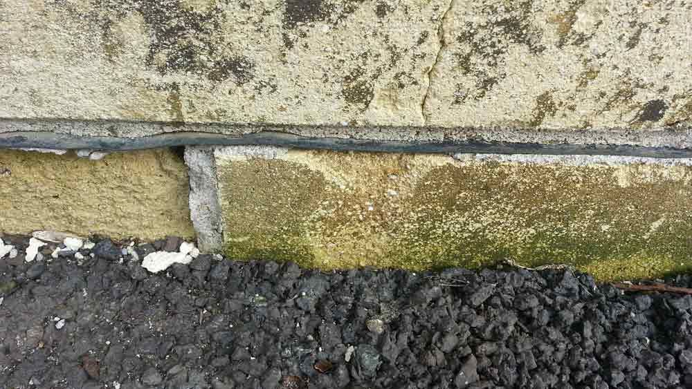 Learn how to solve damp issues that occur below a damp proof course: buff.ly/P1T6UJl #diy #DIYDoctor #homeimprovement #home #construction #remodel #building #homeinspo #homesweethome #renovation #homerenovation #projects #project #ideas #realestate #exteriordesign