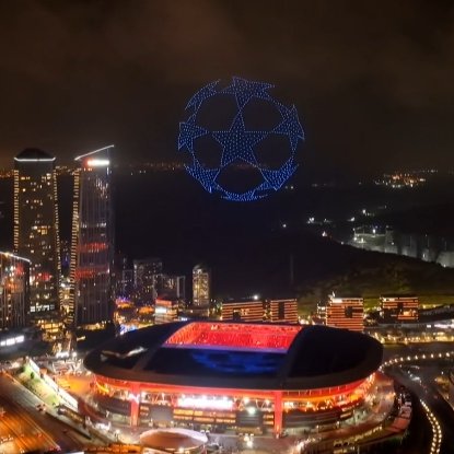 bosunatiklama's tweet photo. Galatasaray, RAMS Park'ın üzerine dronelar ile Şampiyonlar Ligi logosu yansıttı. https://t.co/F2YgGWqJGo