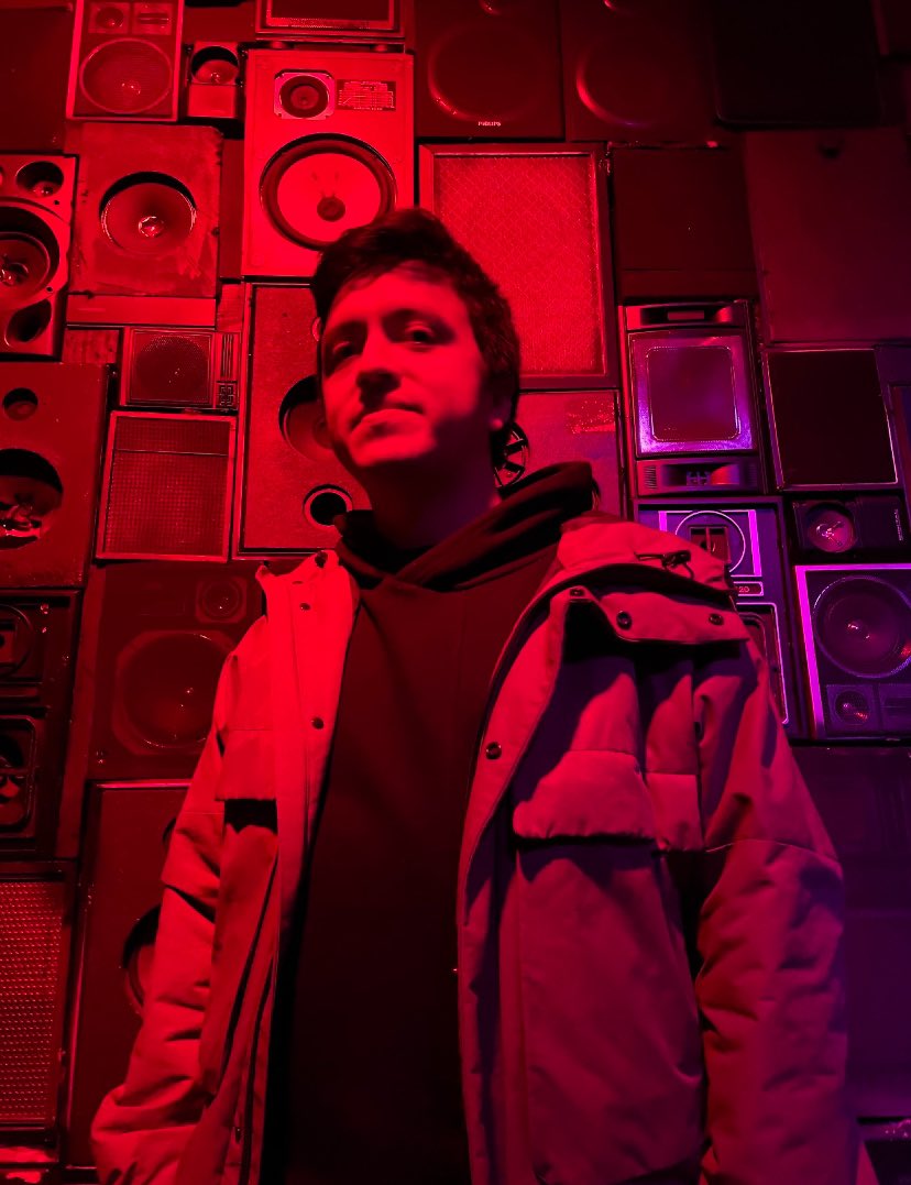 Este viernes de buenas vibras, 
escuchamos El fuego dorado de <a href="/matalxscallando/">matalxscallando</a> 🔥

Déjala sonar en tu plataforma preferida:

orcd.co/elfuegodorado?…