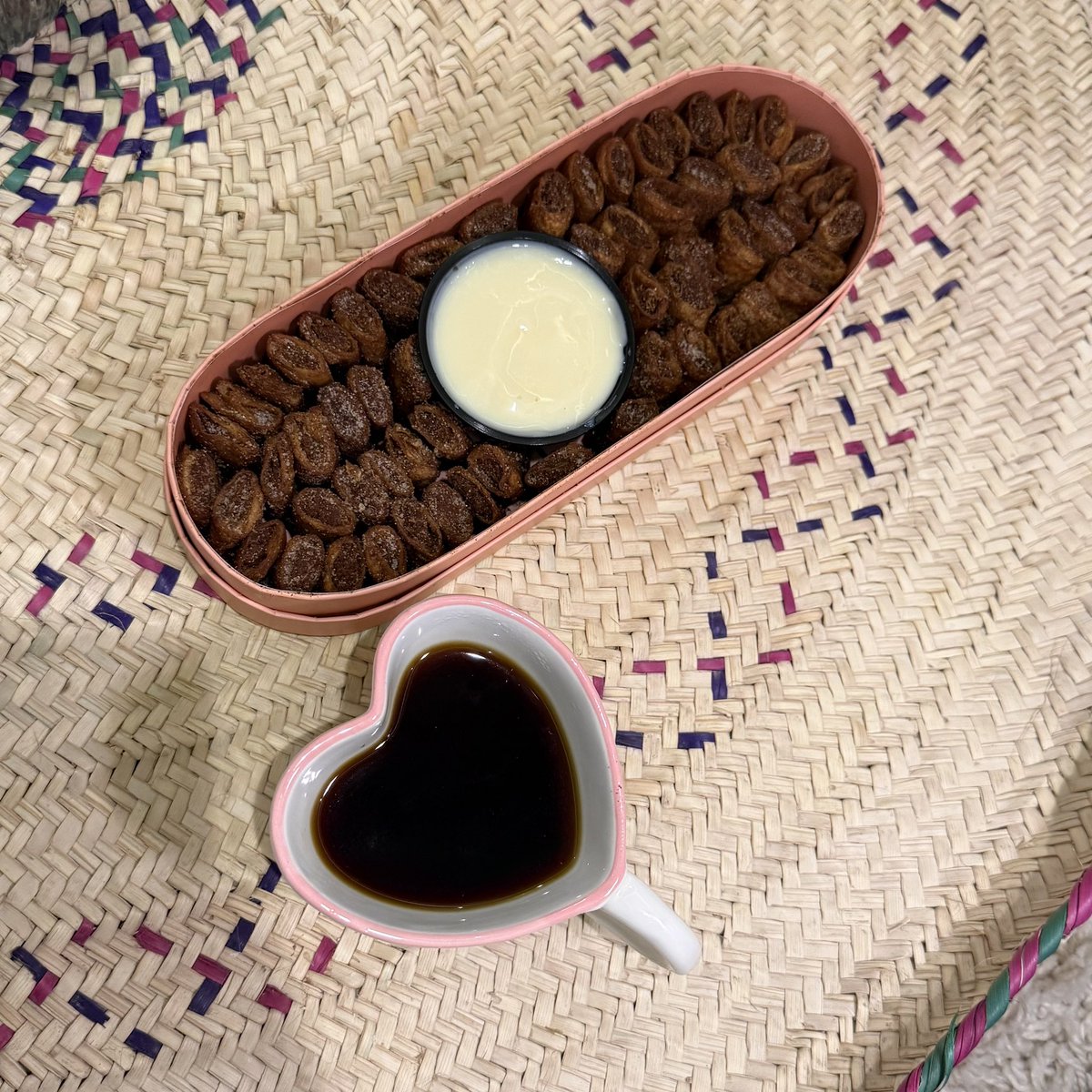 rauomy's tweet photo. "لقيا الأحبة طبٌ يُستطابُ بهِ
وغيثُ لطفٍ على الأرواحِ هتانَا" 💕 https://t.co/BvsGiqtJjD