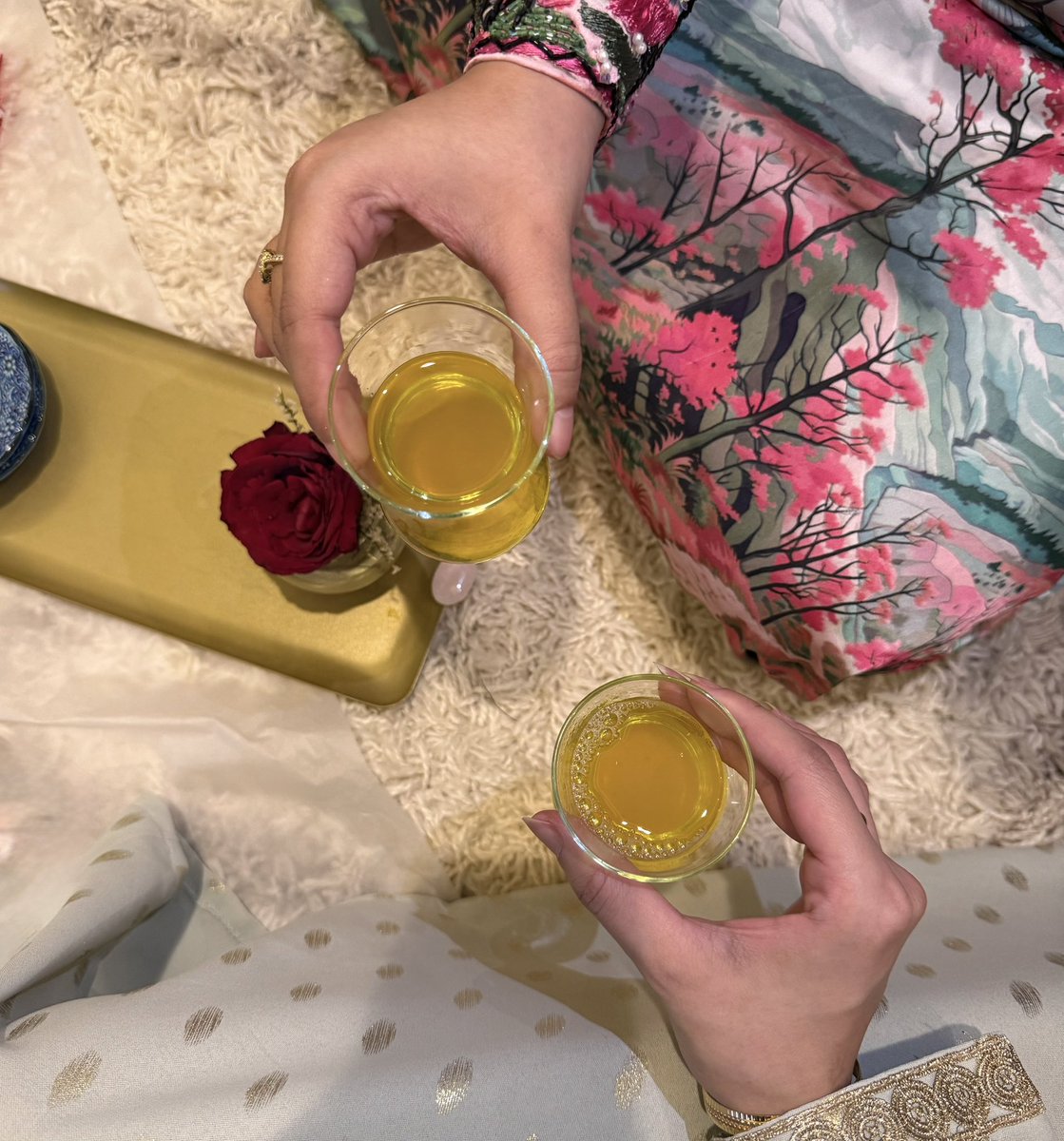 rauomy's tweet photo. "لقيا الأحبة طبٌ يُستطابُ بهِ
وغيثُ لطفٍ على الأرواحِ هتانَا" 💕 https://t.co/BvsGiqtJjD