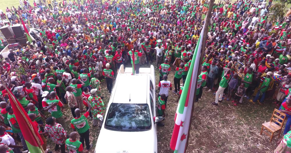 CnddFddButanyer's tweet photo. #Kirundo 30/5/2025: Imyiyamamazo yaberey ku #mitumba igize zone #VUMBI na Site #yaranda ya zone #KAVOMO,abagumyabanga 50 bavuye muri @Cnl na @uprona binjiye @CnddFdd, Umunyamabanga w @CnddFd @TiteT52696,asaba abagumyabanga kuzinduka Kare gutora 05/06/2025 isaha 3 bazobe bahejeje. https://t.co/4huY7gTxmj