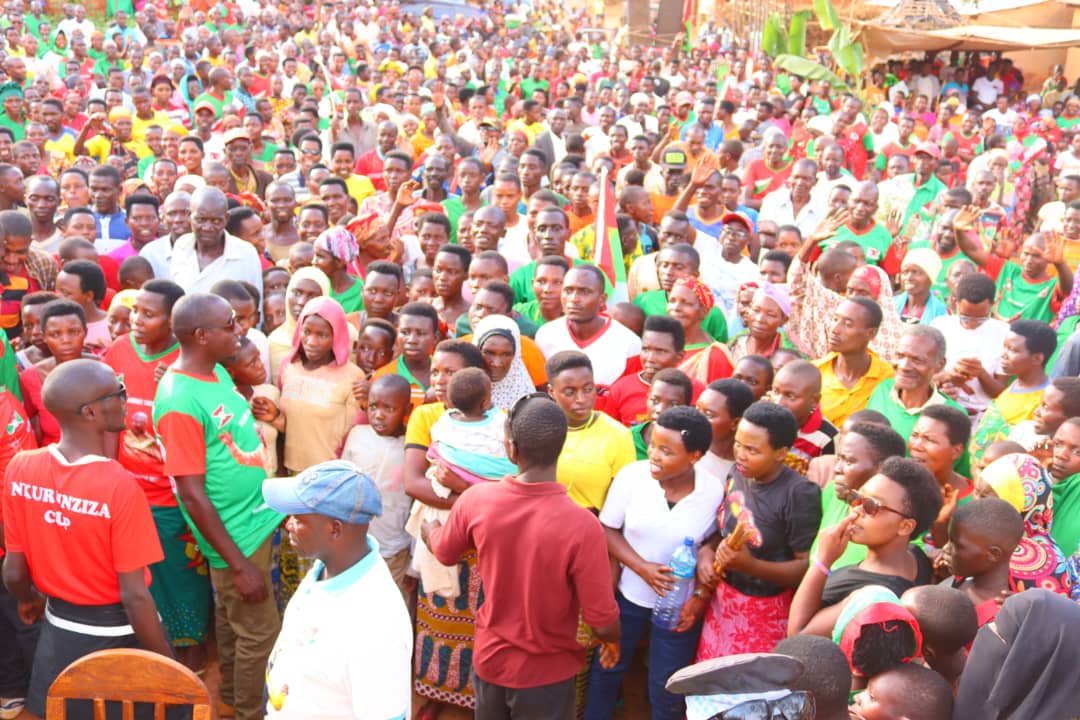 CnddFddButanyer's tweet photo. #Kirundo 30/5/2025: Imyiyamamazo yaberey ku #mitumba igize zone #VUMBI na Site #yaranda ya zone #KAVOMO,abagumyabanga 50 bavuye muri @Cnl na @uprona binjiye @CnddFdd, Umunyamabanga w @CnddFd @TiteT52696,asaba abagumyabanga kuzinduka Kare gutora 05/06/2025 isaha 3 bazobe bahejeje. https://t.co/4huY7gTxmj