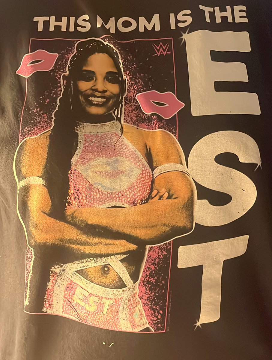 Hey <a href="/Jade_Cargill/">Jade Cargill</a> do we run this back, proceed with caution and find <a href="/TheTrinity_Fatu/">Trinity</a>, or pose with the EST and #VFL of WWE <a href="/BiancaBelairWWE/">Bianca Belair</a> tonight at #SmackDown ?!