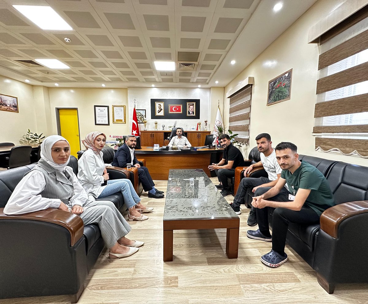 Uyuşturucu ile Mücadele Federasyonu Genel Başkan Yardımcısı Cihat Arutay ve Kahta UMFED gönüllüleri olarak, Kahta Devlet Hastanesi'nde görev yapan Uzm. Dr. Mustafa Akel’i ziyaret ettik. Misafirperverliği ve kıymetli destekleri için kendisine teşekkür ederiz.
#bağımlıolmaözgürol