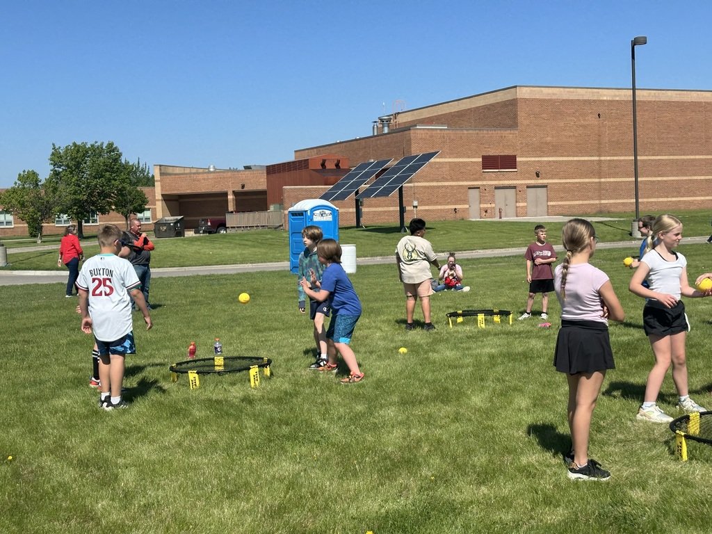 A HUGE thank you to Neil and Danny for making SOUTH POINT Field Day a success! It was a great way to end the year!
Also a big shout out to South Point PTO for providing treat bags and freeze pops.