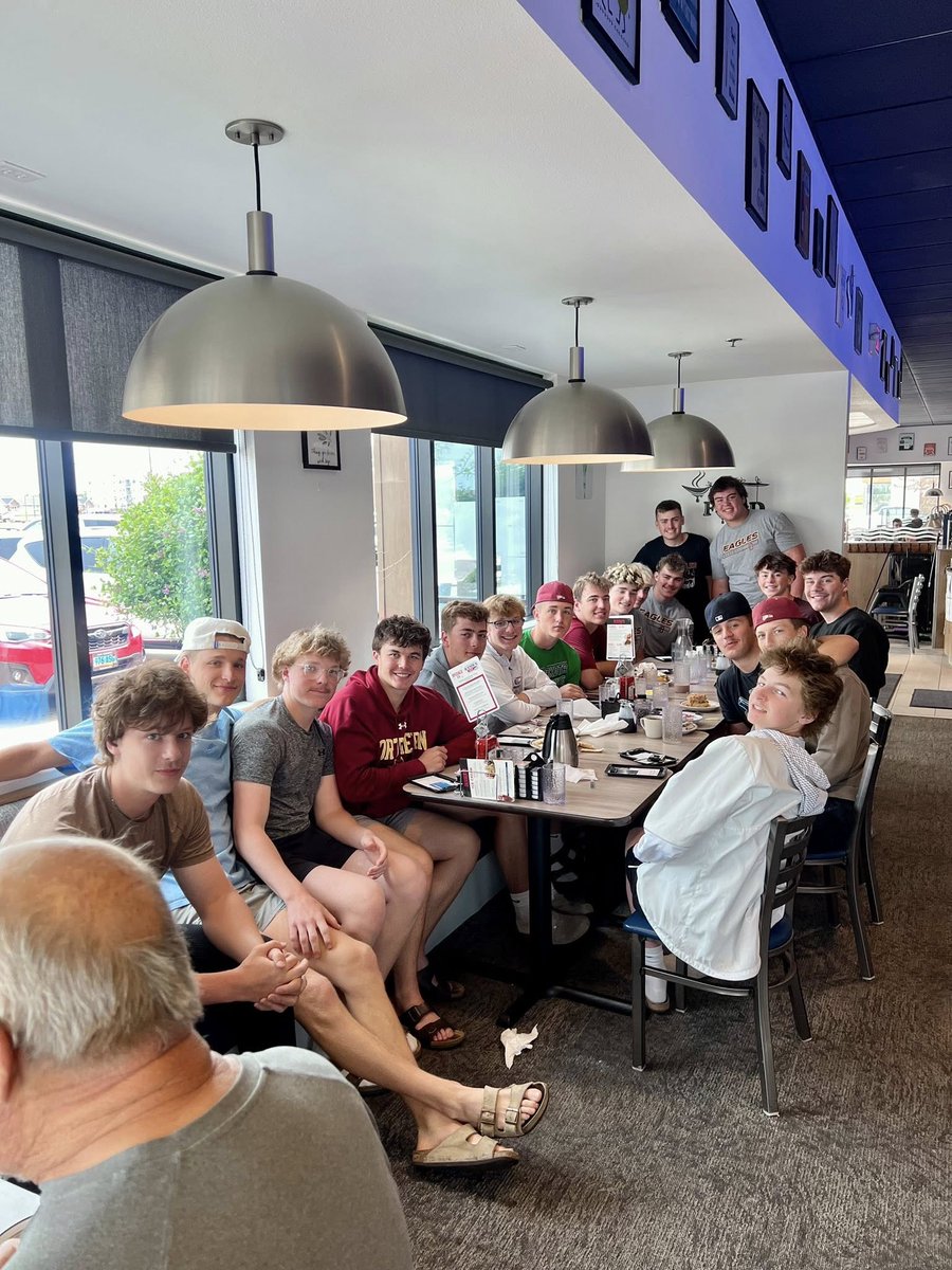 DaviesBaseball's tweet image. Starting State Tournament day with full hearts (and full stomachs)! 

After breakfast together this morning, the Davies Baseball team made a few extra stops — delivering thank-you cards and flowers to local schools and even handing out flowers to strangers around town.
A small…