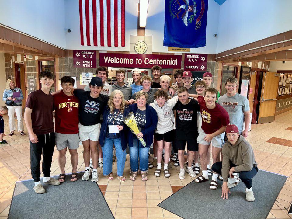 DaviesBaseball's tweet image. Starting State Tournament day with full hearts (and full stomachs)! 

After breakfast together this morning, the Davies Baseball team made a few extra stops — delivering thank-you cards and flowers to local schools and even handing out flowers to strangers around town.
A small…