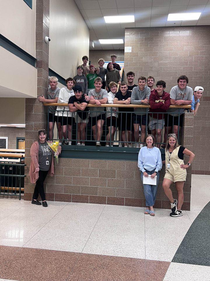 DaviesBaseball's tweet image. Starting State Tournament day with full hearts (and full stomachs)! 

After breakfast together this morning, the Davies Baseball team made a few extra stops — delivering thank-you cards and flowers to local schools and even handing out flowers to strangers around town.
A small…