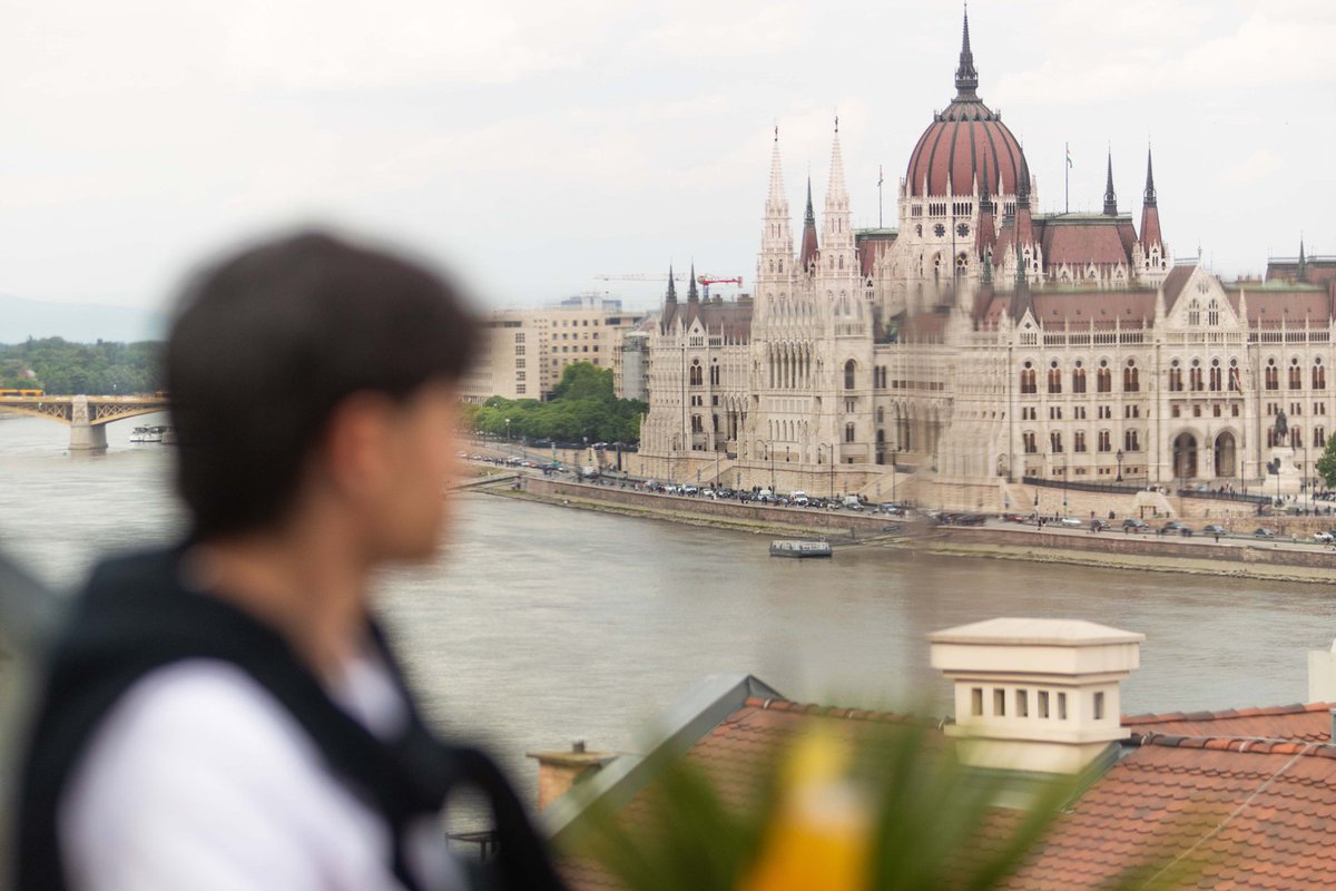 Coffee, cocktails, brunch, and stunning views - Budapest's rooftop bars offer the perfect setting for any get-together: you can take the best photos and make unforgettable memories above the city.
☕🥂📸

#visithungary #hungary #budapest