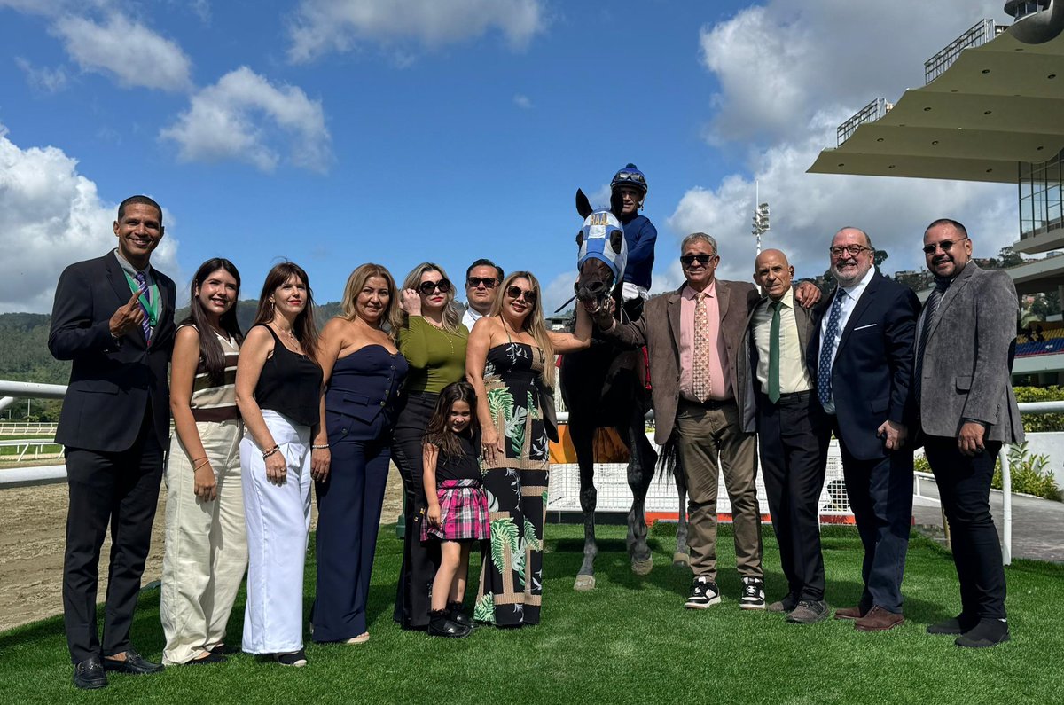 Marlon (@marlonpaezp) on Twitter photo #Hipismo Paradigma alcanzó su 2do. triunfo en La Rinconada al vencer en 66 segundos y 2 quintos en la distancia de 1.100 metros, lo montó el <a href="/jockeyjaimelugo/">Jaime Pocho Lugo</a> y lo entrena <a href="/RallLanz/">Rubén Lanz</a> para el Stud "El Teorema". El caballo vencedor es nacido y criado en el Haras <a href="/LUMITO/">LUMI MITO</a> #Hipismo Paradigma alcanzó su 2do. triunfo en La Rinconada al vencer en 66 segundos y 2 quintos en la distancia de 1.100 metros, lo montó el <a href="/jockeyjaimelugo/">Jaime Pocho Lugo</a> y lo entrena <a href="/RallLanz/">Rubén Lanz</a> para el Stud "El Teorema". El caballo vencedor es nacido y criado en el Haras <a href="/LUMITO/">LUMI MITO</a>