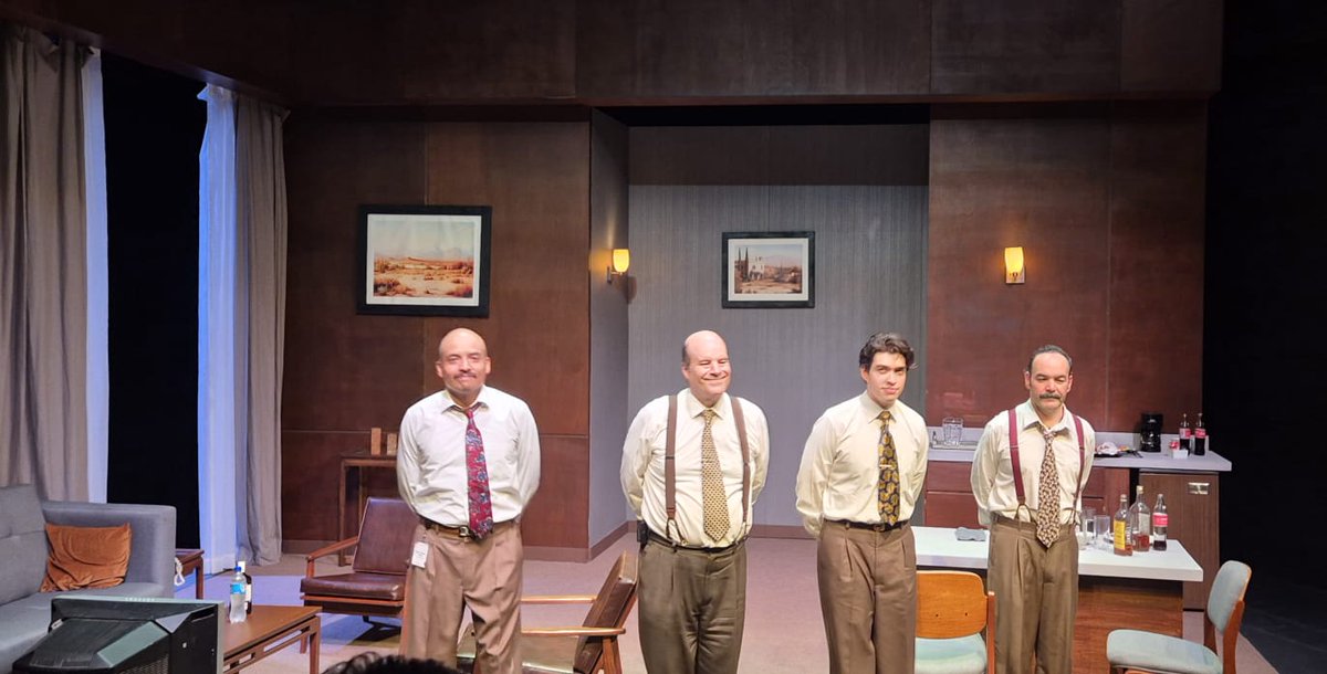 #ObraDeTeatro #BusinessSuite Es una obra potente, con momentos reveladores, amigables y otros brutales por su discurso.
#FabiánCorres se lleva la obra,  entra con fuerza al escenario, impone y se arriesga a todo. Una gozada su personaje.

<a href="/venalteatroMX/">Ven Al Teatro MX 🎭</a> <a href="/TeatroElMilagro/">Teatro El Milagro</a> Gracias!