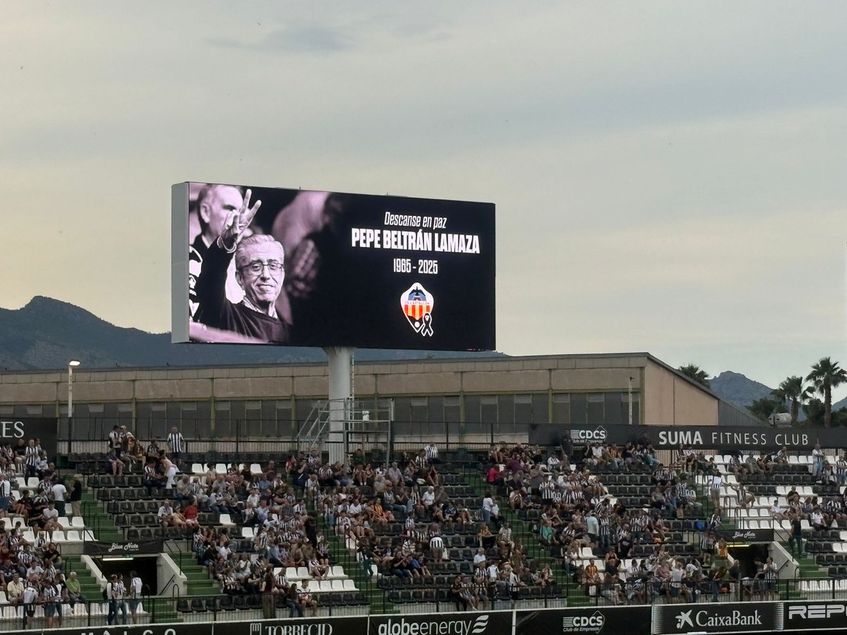 Nunca cedió. Su equipo siempre abría página. Maestro de periodistas. Director.