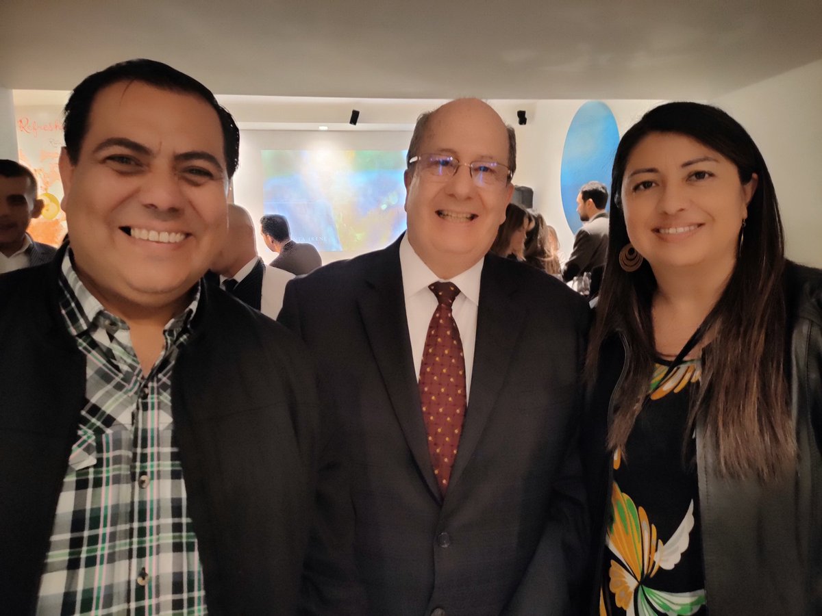 echilecolombia's tweet photo. La Embajada de Chile saluda la llegada a Colombia de la Viña Santa Irene de la Región del Maule, con 90 años de experiencia y felicita a sus importadores, los destacados empresarios chilenos: Gustavo Vera, Gonzalo Tessa y Rodrigo Rioseco.
@ProChile 
@Minrel_Chile https://t.co/6FbSmAuSpq