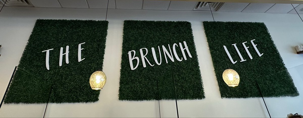 Our delicious treat after surviving our drive to and from Chicago😁 The Brunch Life😉