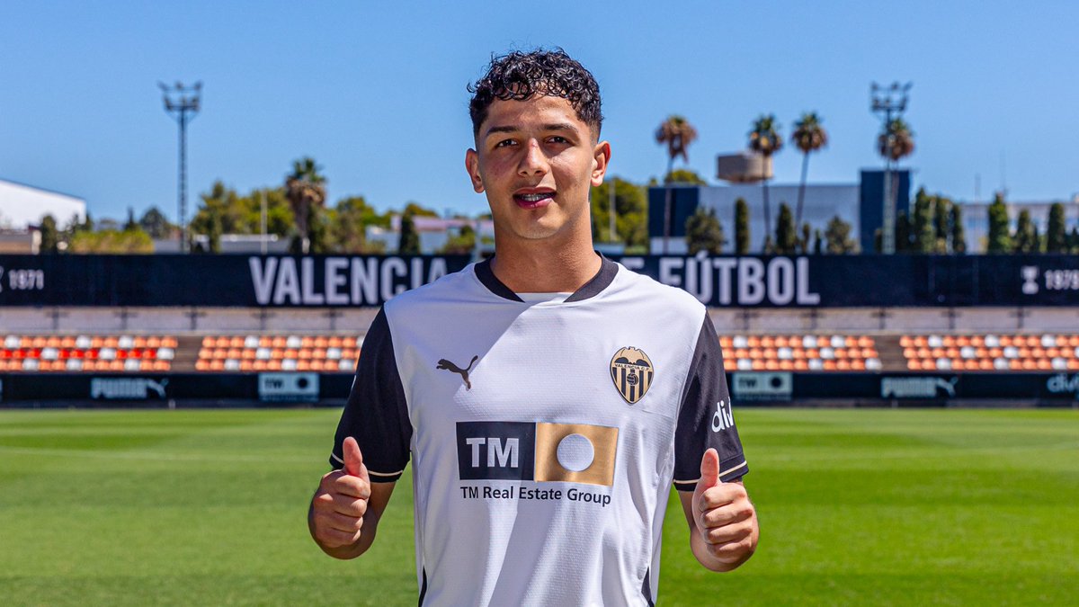 INFO #VCF 

🤝 Acuerdo muy cercano entre VCF y Deportivo Saprissa por Warren Madrigal.

💶 400k-500k fijos 

➕ Otros 400k si se cumplen todas las variables.

👀 Saprissa retiene el 30% aprox del futbolista.

👍 Hay OK desde Singapur para ficharlo.