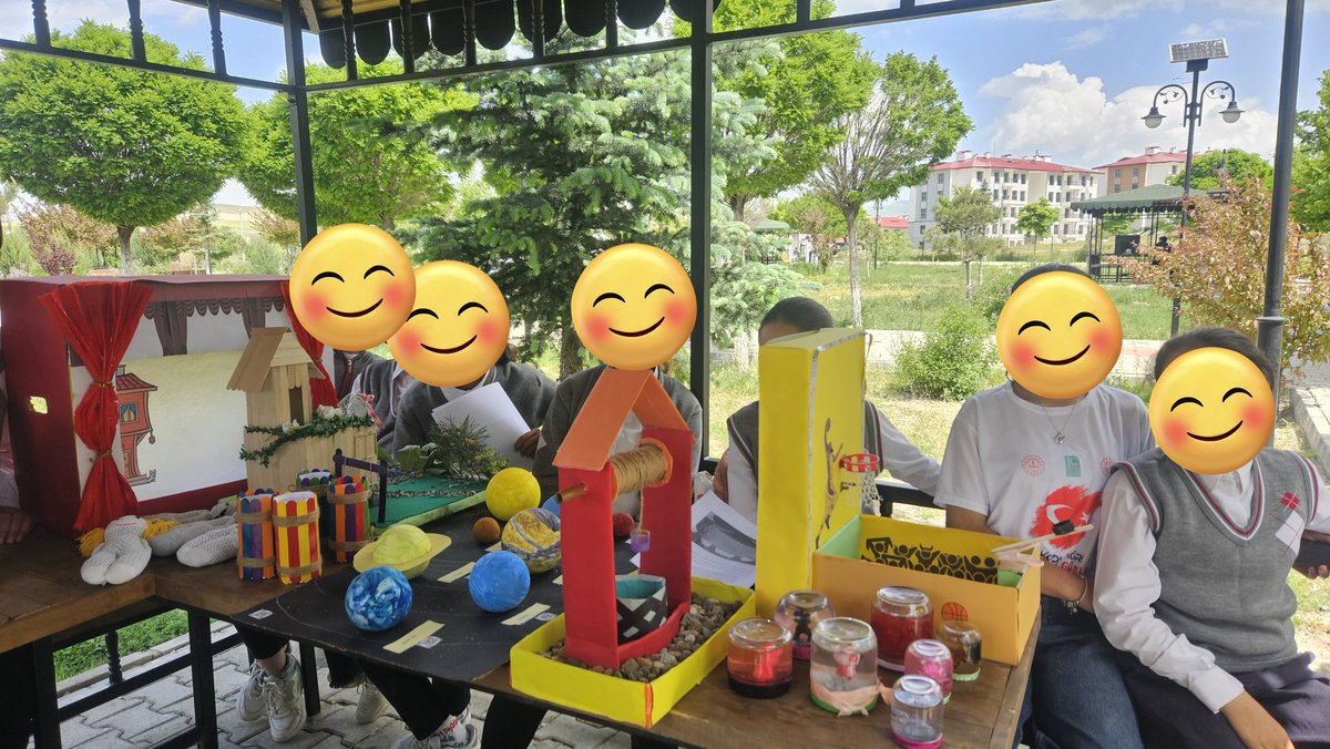 Tutak Kaymakamlığı ve İlçe Millî  Eğitim Müdürlüğünce düzenlenen Bahar Şenliği etkinliğine okulumuz öğrencileri de katılım gösterdi. Öğrencilerimiz tarafından hazırlanan materyaller sergilendi🔍🧠🔎
<a href="/tcmeb/">Millî Eğitim Bakanlığı</a> <a href="/agrimem/">AĞRI MEM</a> <a href="/hasan_kokrek/">Hasan Kökrek</a> <a href="/tutakmem/">Tutak İlçe MEM</a> <a href="/mehmetk37779583/">mehmetkartal</a>