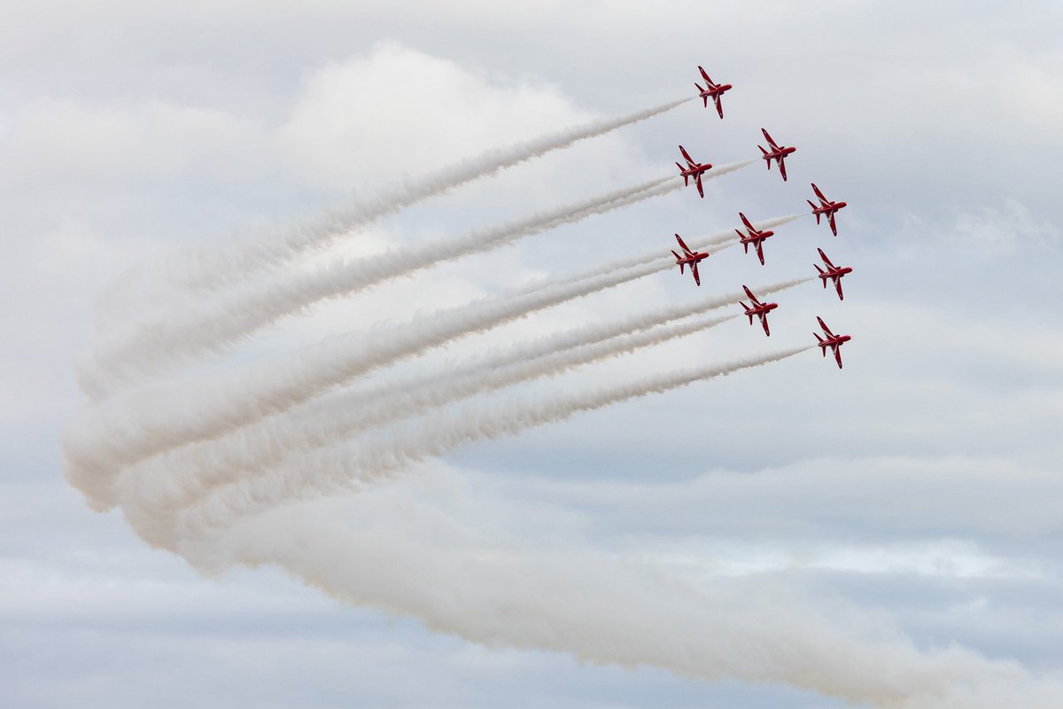 rafredarrows's tweet photo. First display of 2025 ✅

📸 AS1 Emily Muir

#RedArrows | #RAF | #MidlandsAirFestival https://t.co/CyV47MEy0u