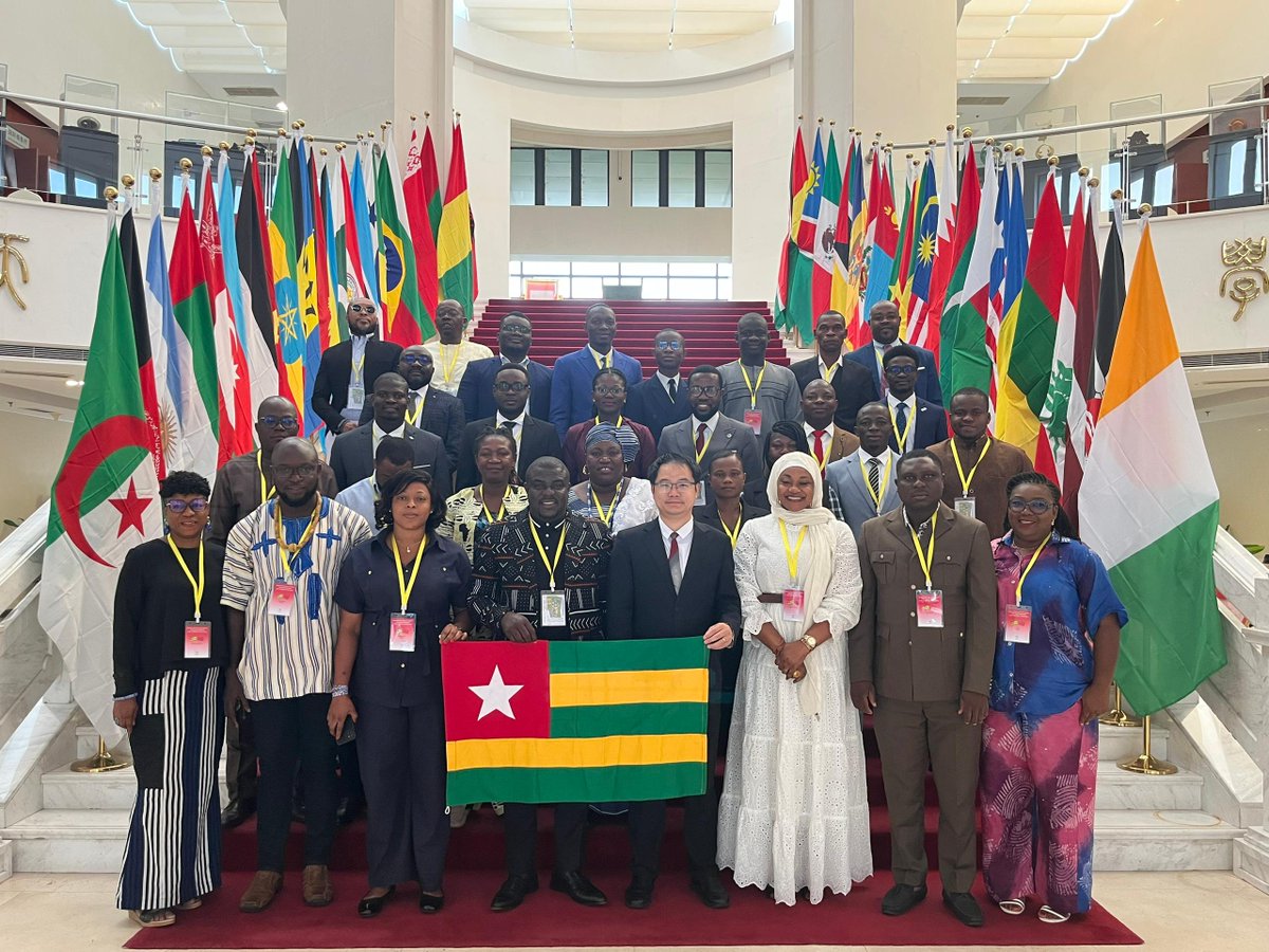 Commerce électronique transfrontalier : une délégation togolaise s’inspire de l’expérience chinoise

👉commerce.gouv.tg/commerce-elect…

#Denyigban
#Togo🇹🇬
#CoopérationSinoTogolaise
#ecommercetransfrontalier