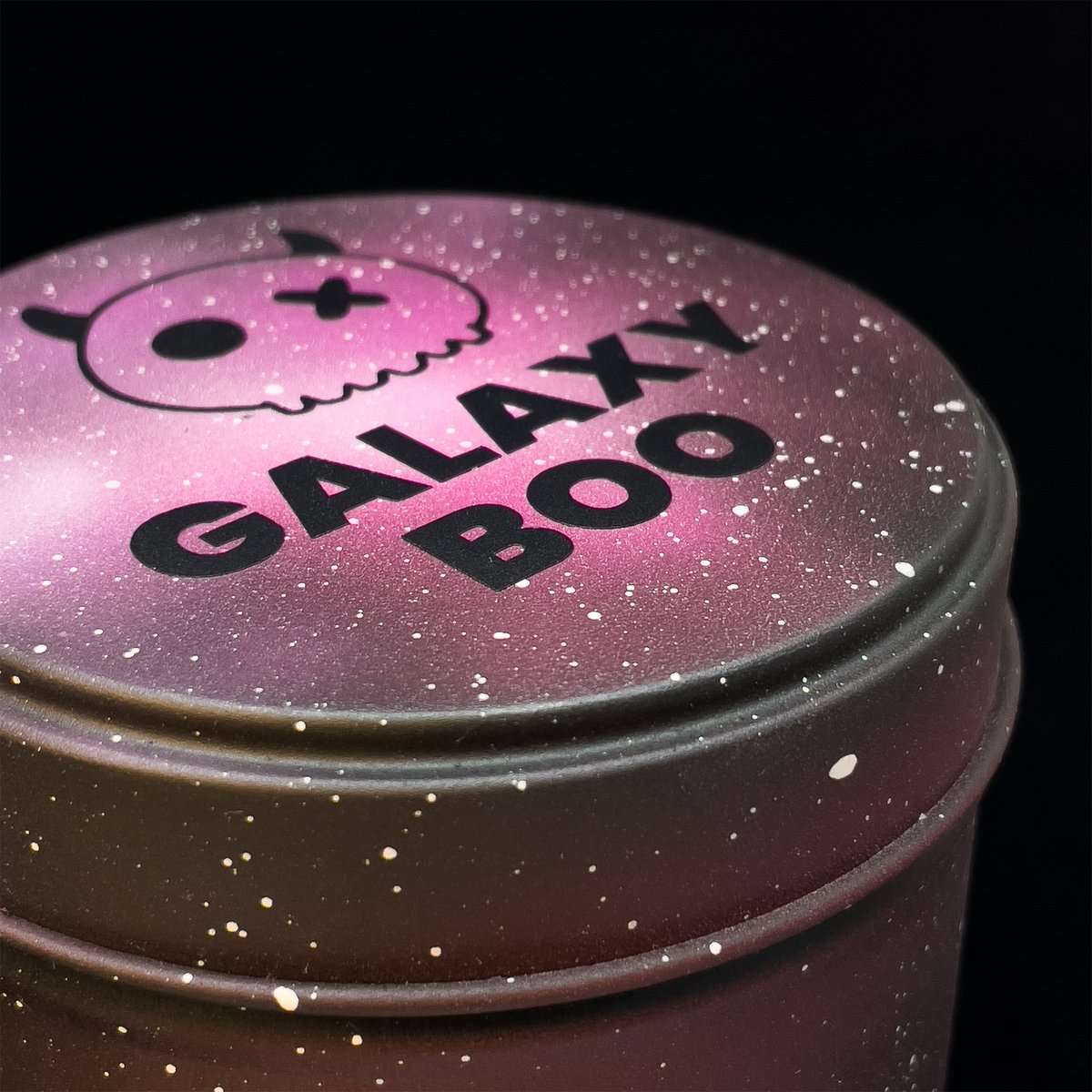 ✨👻 Galaxy Boo is finally here 👻✨
Limited to 10 editions, each Boo is hand painted and comes in a custom painted collectible metal tin.