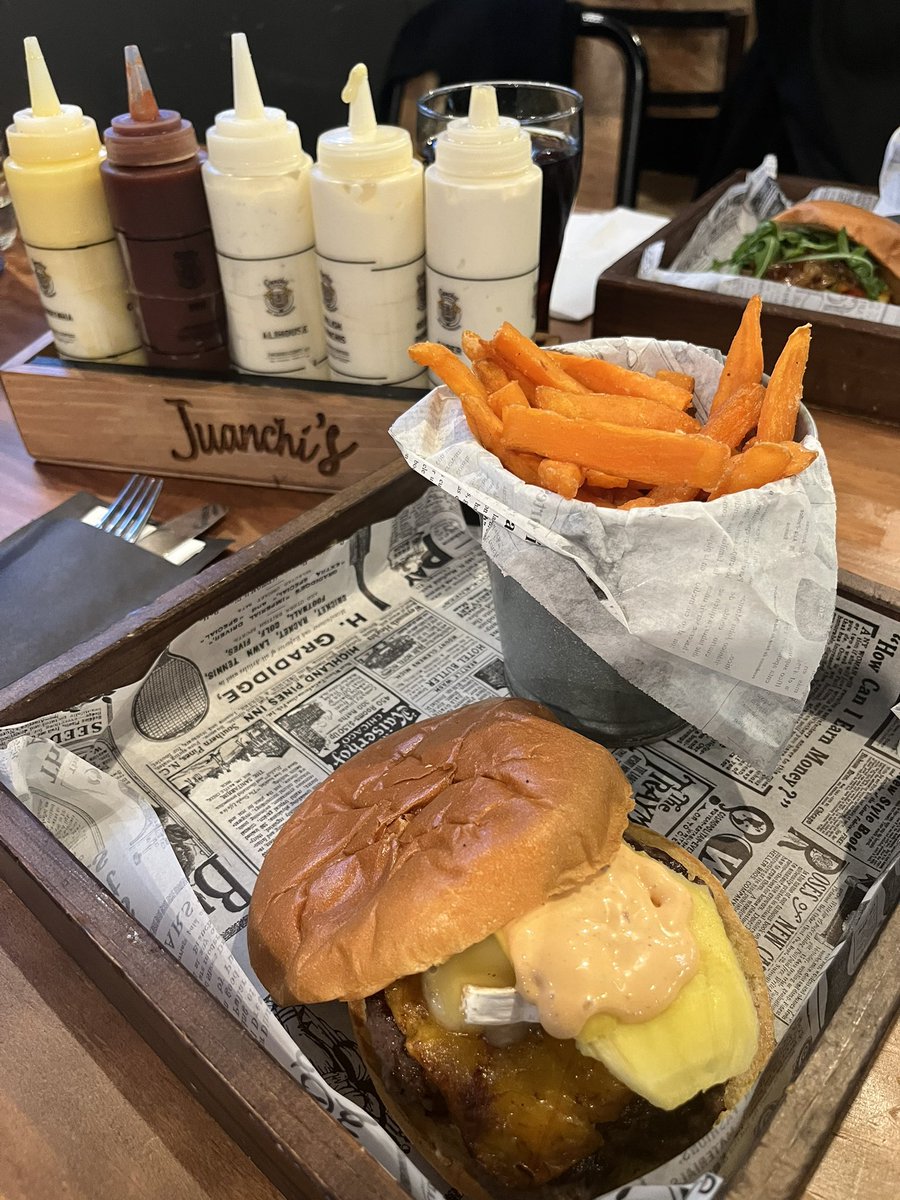 Nada coma unha boa hamburguesa local. Viva Ribadeo!👌😋