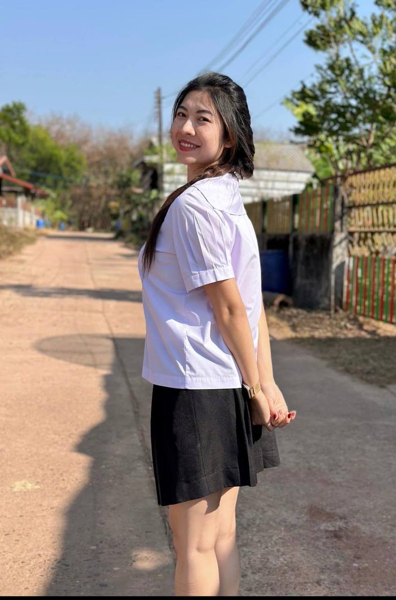 phi_thim's tweet photo. 30กว่าแล้วยังใส่ชุดนักเรียนเลยแอบเดิินตามหลังพอม่ม่คนจับเทอเย็ดแม่งเลย https://t.co/qB86ZkvNIm
